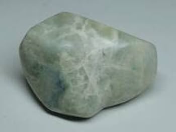 翡翠？天然石　原石 置物 ヒスイ 約850g Amazon.co.jp: 深緑 696g 翡翠 原石 ヒスイ 鉱物 鑑賞石 糸魚川 水石